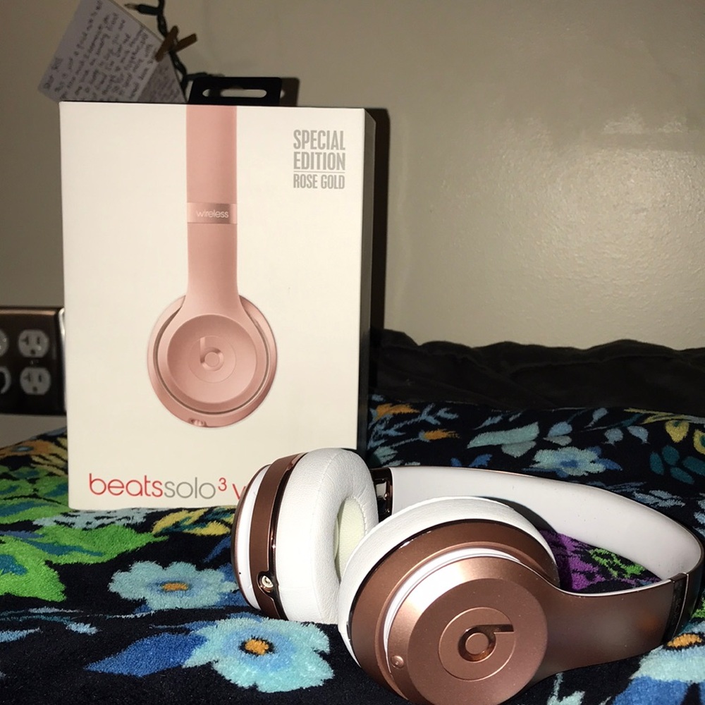 Beats solo 3 wireless headphones